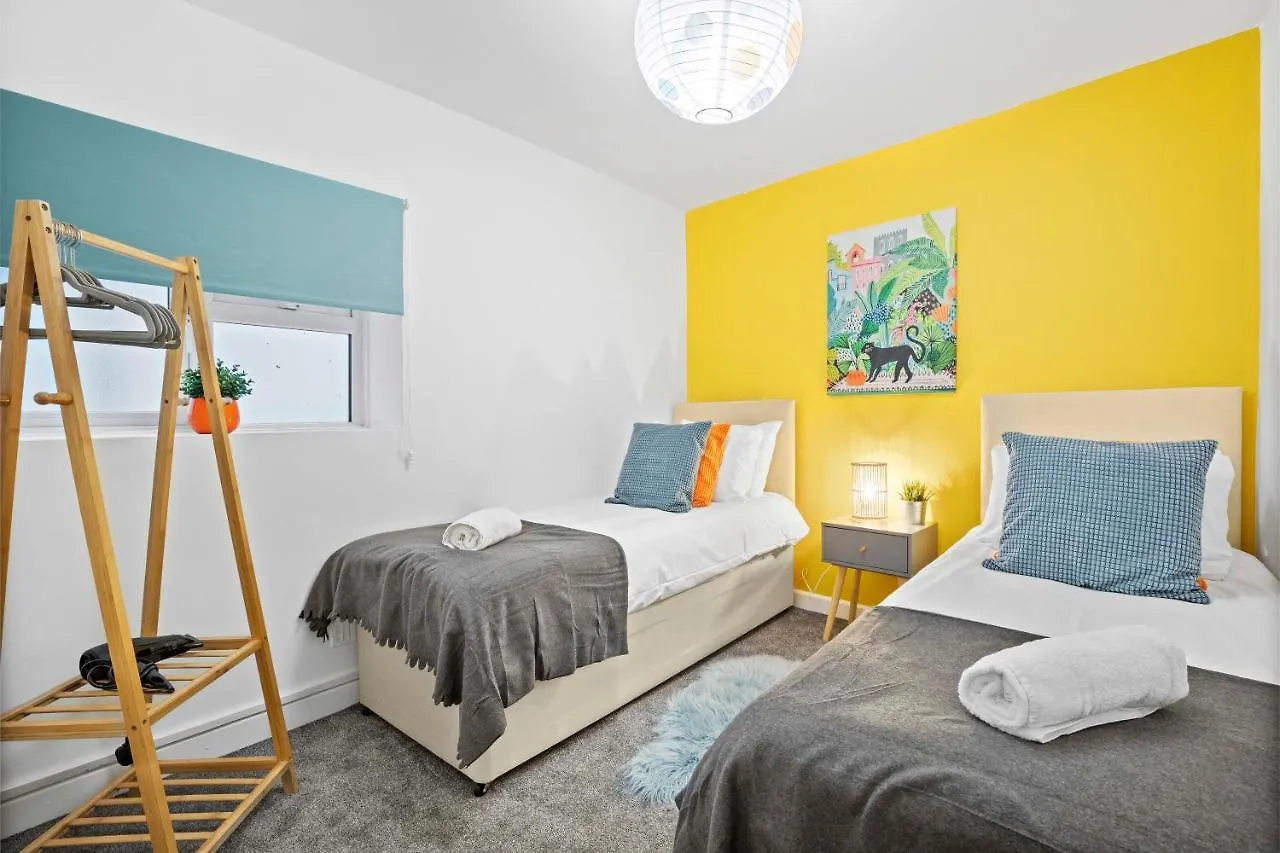 Queens Apartment - By My Getaways - Free Parking For One Car 브라이턴