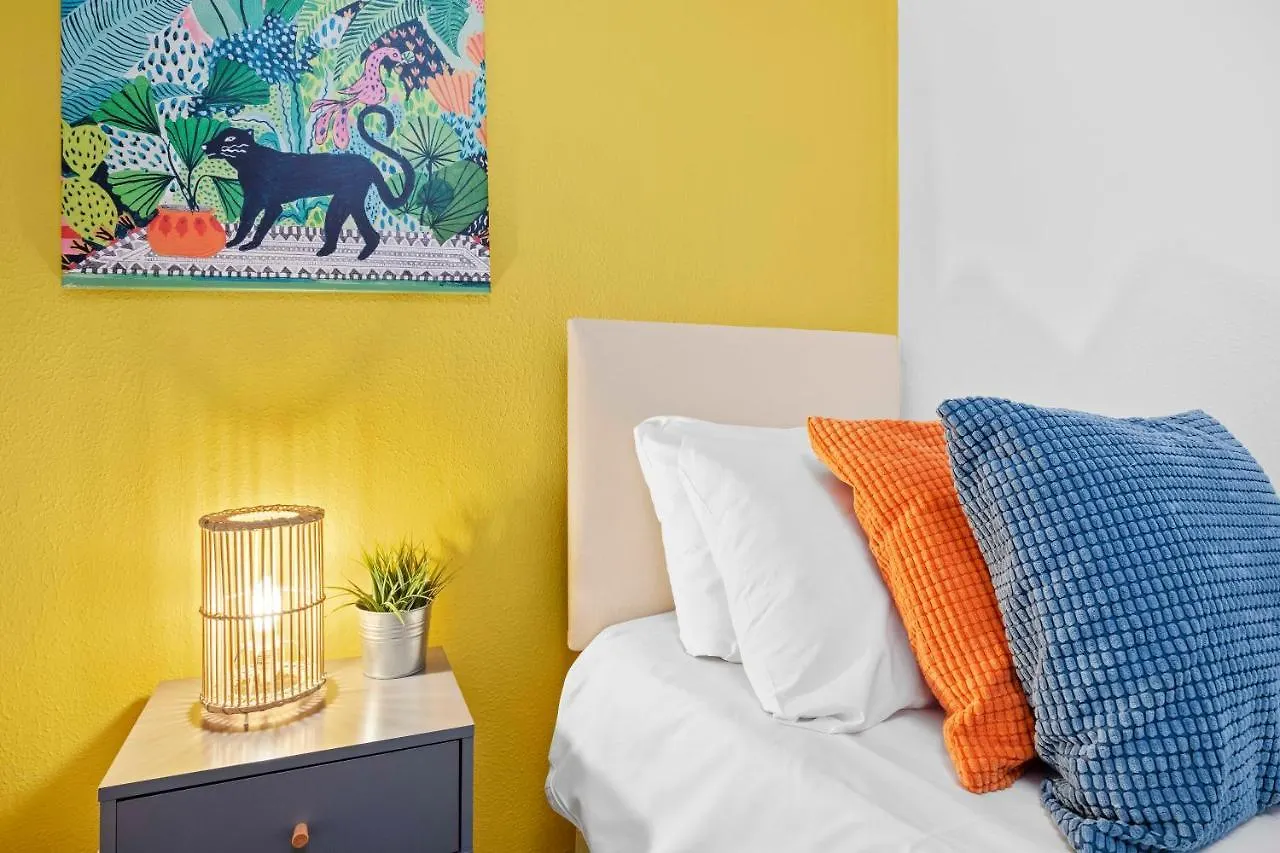 Queens Apartment - By My Getaways - Free Parking For One Car 브라이턴